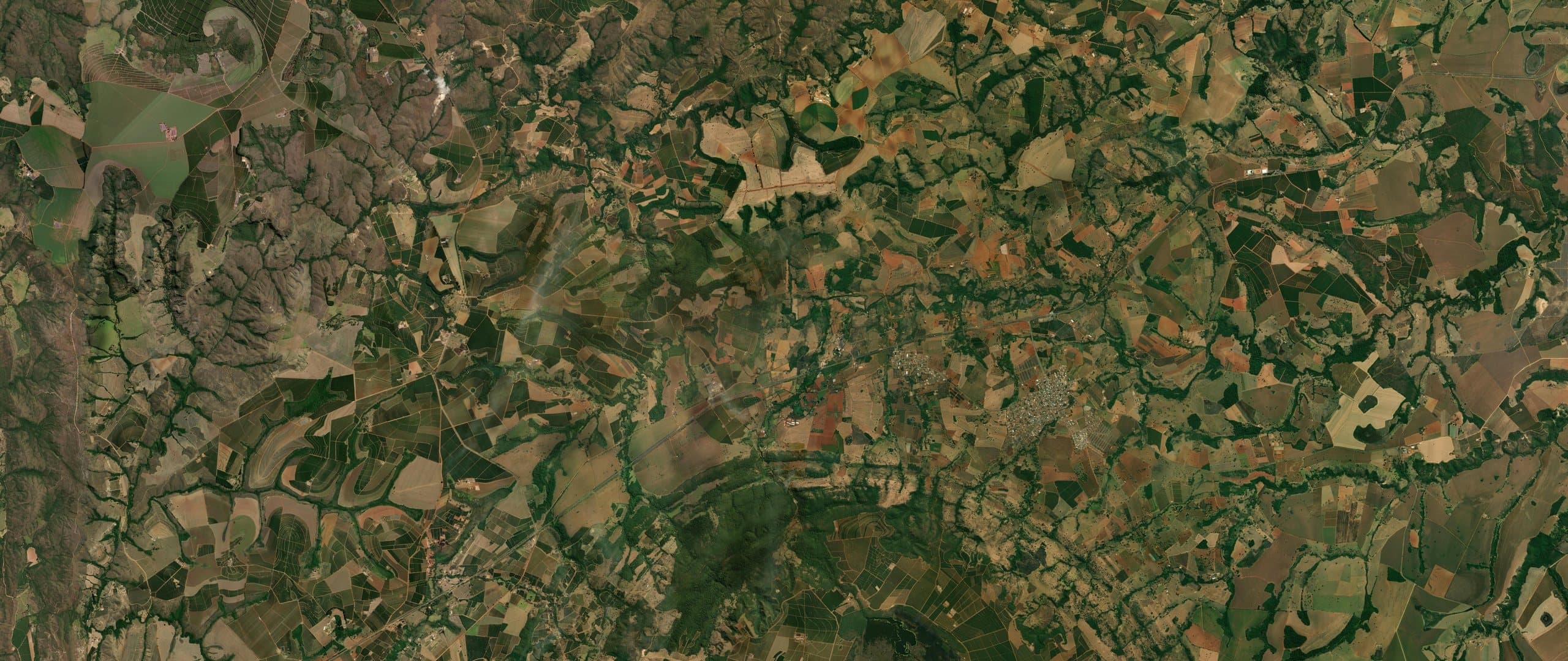 Satellite view of coffee plantations in the Cerrado Mineiro, Patrocínio (Brazil), showing the geometric mosaic of productive plots.